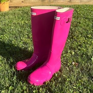 Tall pink gloss Hunter boots